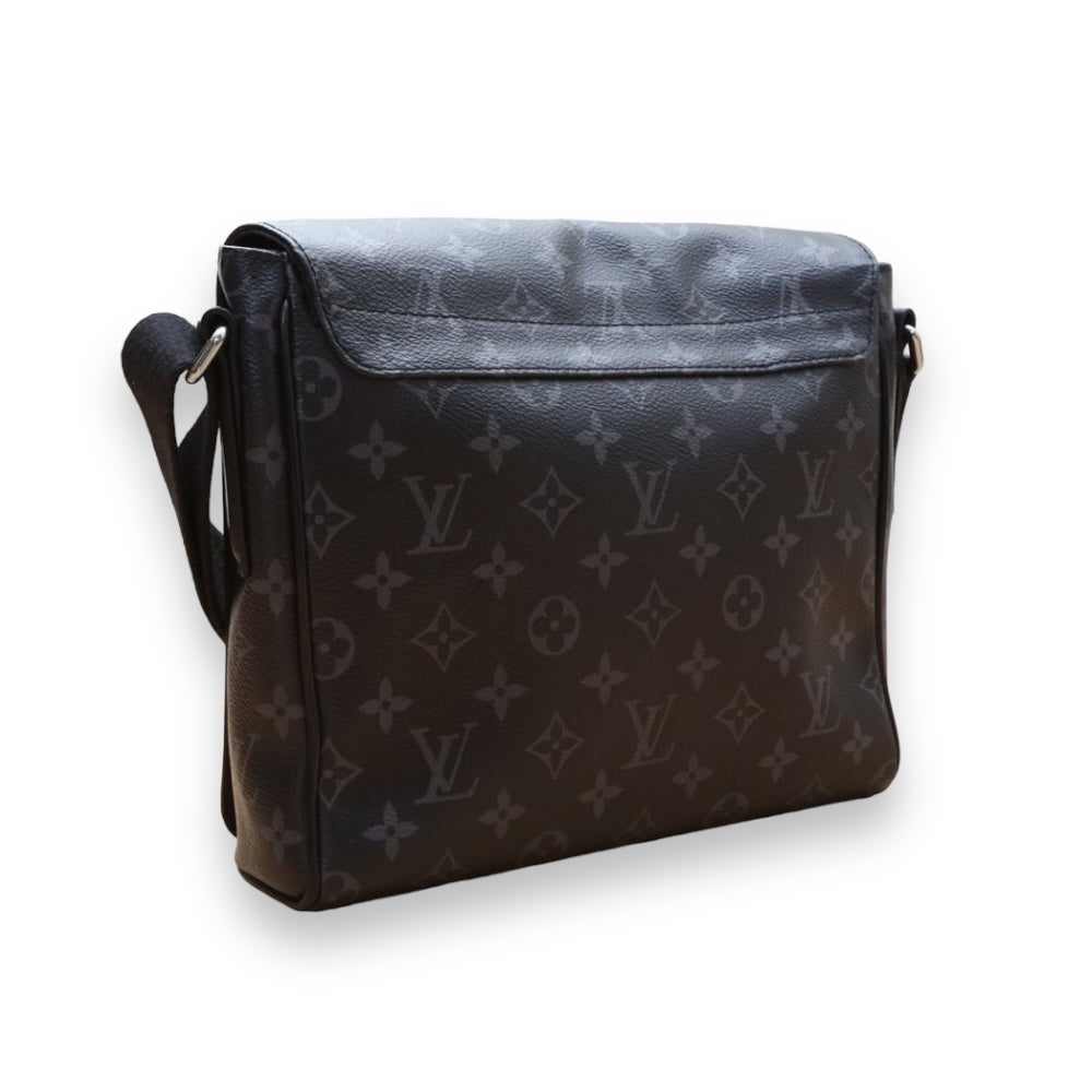 LOUIS VUITTON DISTRICT PM BLACK