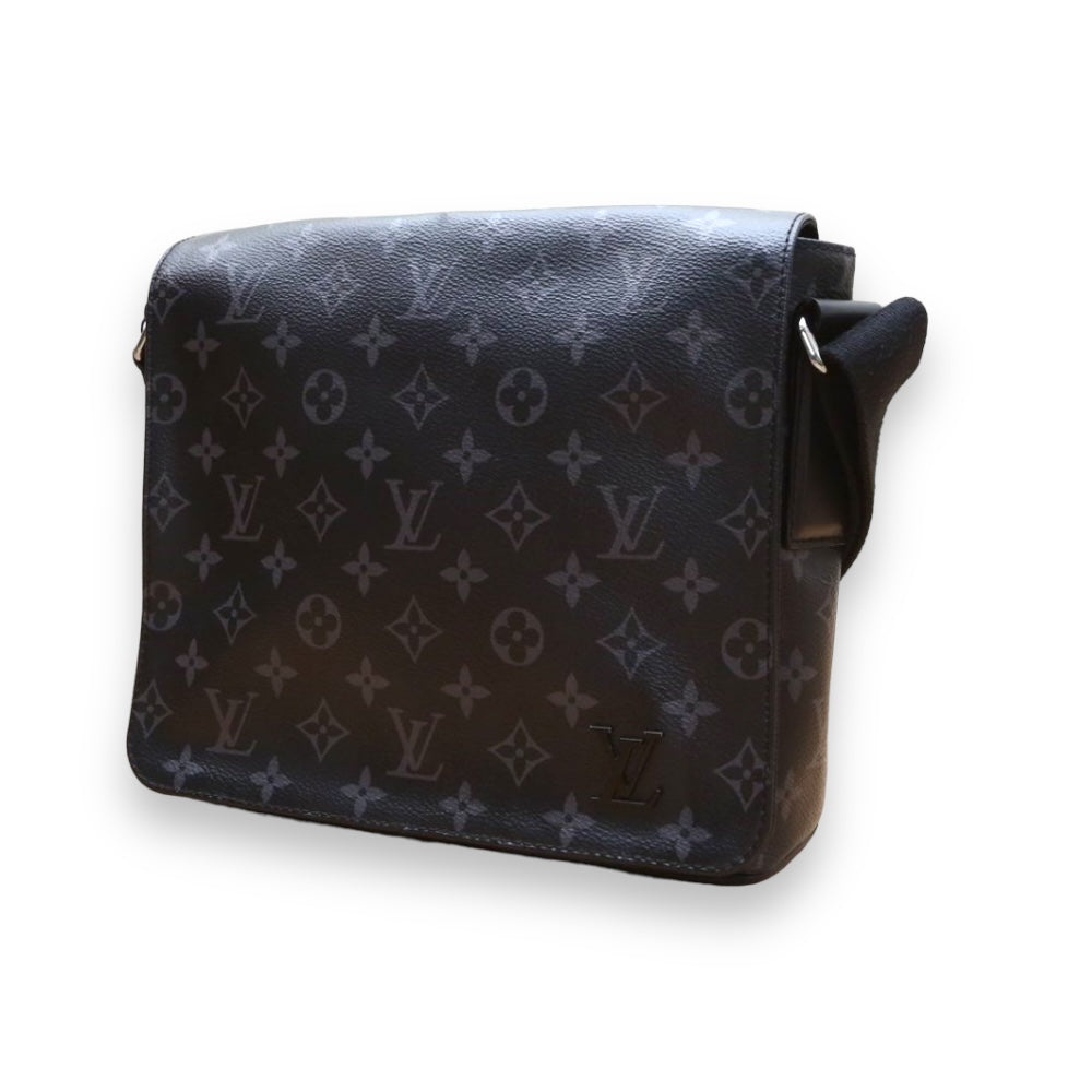 LOUIS VUITTON DISTRICT PM BLACK