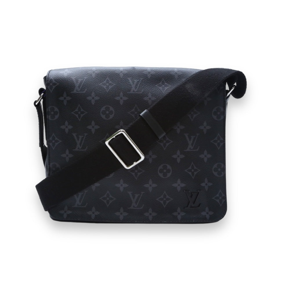 LOUIS VUITTON DISTRICT PM BLACK