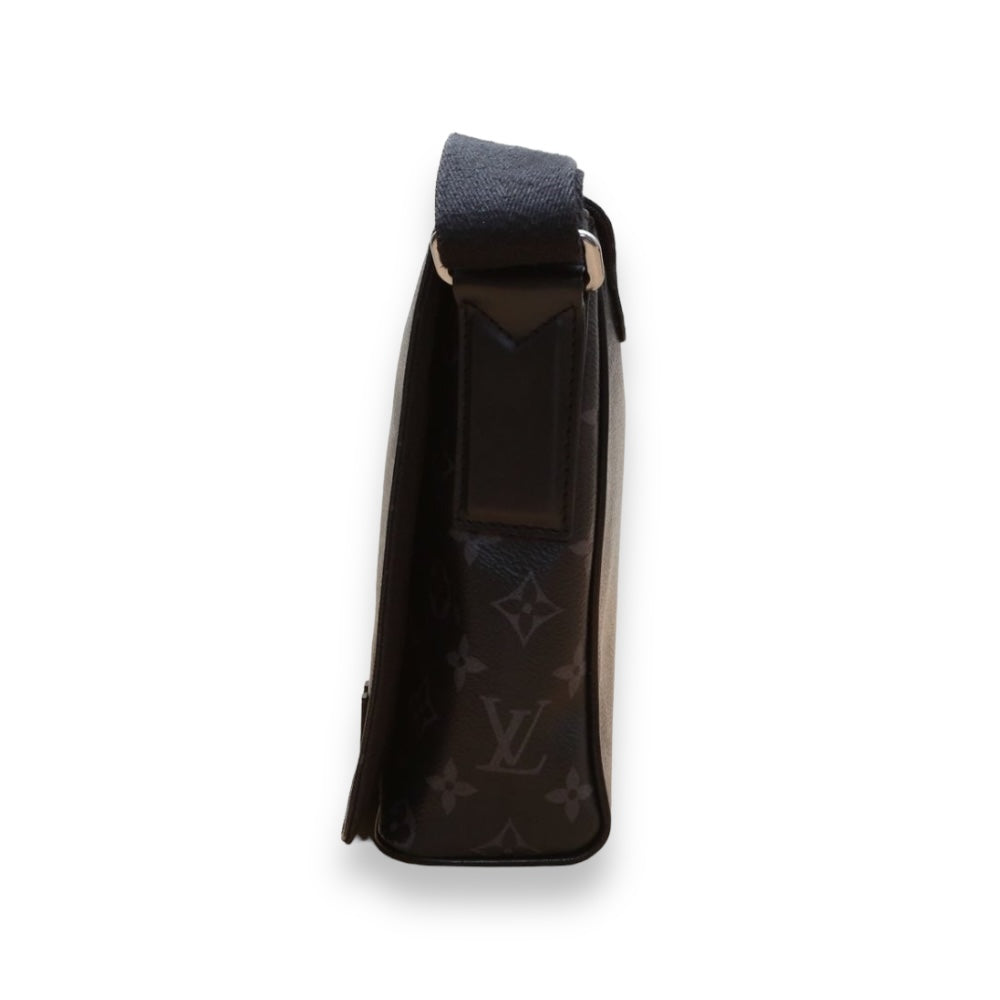 LOUIS VUITTON DISTRICT PM BLACK